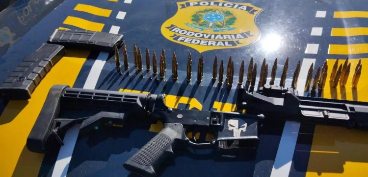 Polícia prende dois homens com fuzil e munição em Sarandi