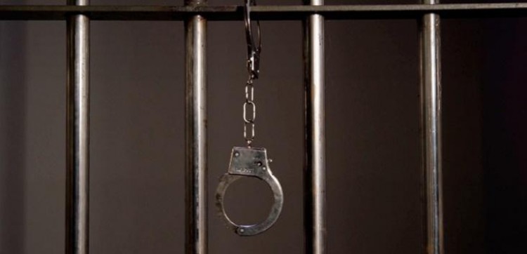Aluno é preso após ir para aula armado com uma pistola em Sertão