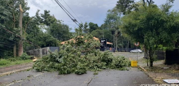Temporal atinge Itá SC, no final da tarde de quinta-feira (19)