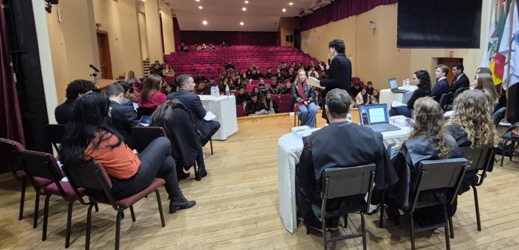Júri simulado aproxima estudantes da prática jurídica na URI
