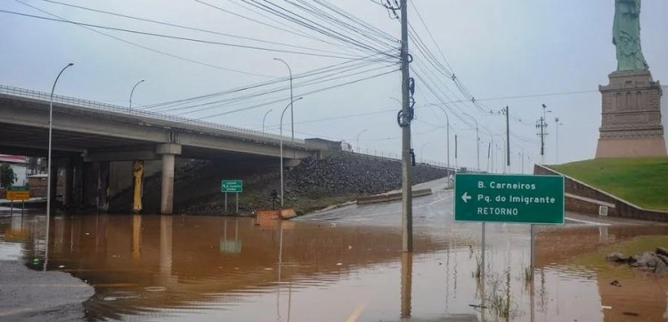 Ao menos 13 mil consumidores ficam sem energia elétrica no RS após fortes chuvas