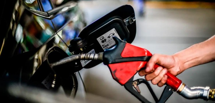 Governo federal deve prorrogar por mais dois meses subsídio à gasolina