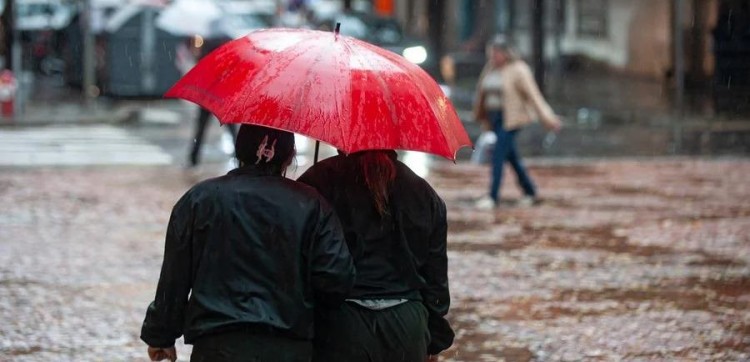RS segue sob alerta de chuva volumosa e temporais
