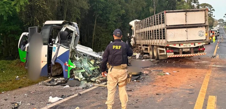 Caminhão de Erechim se envolve em colisão com 23 mortos no Paraná