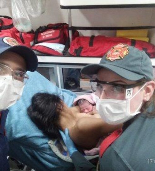 Mulher dá à luz em casa e é atendida pelos bombeiros; no Oeste Catarinense.