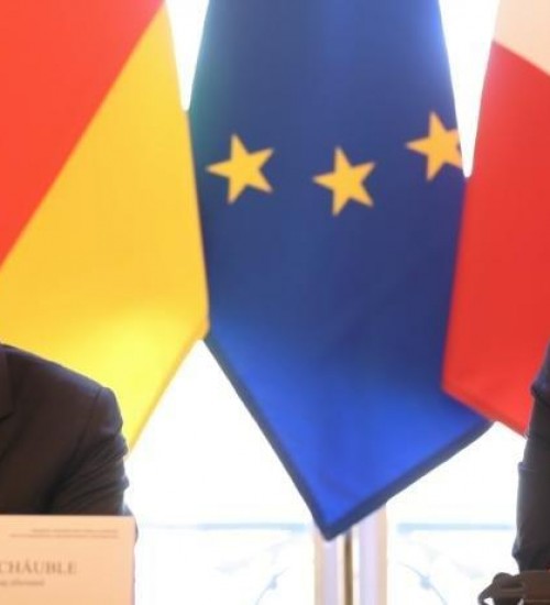 França e Alemanha pedem rápida reabertura de fronteiras na Europa.