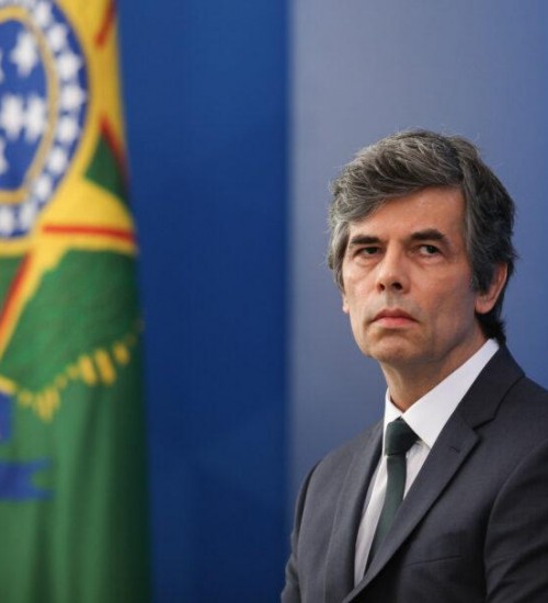 Jornal dos EUA contesta números oficiais do novo coronavírus no Brasil.