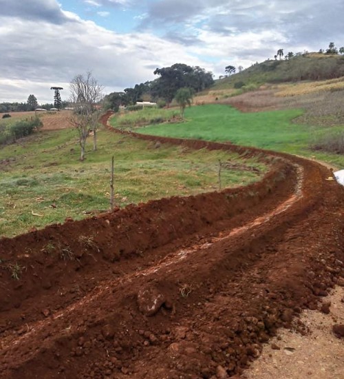 Itatiba do Sul: Mais uma rede de água sendo construída.