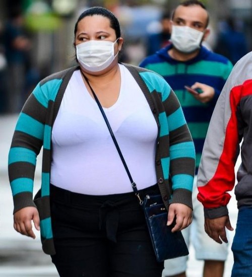 OMS revisa orientações e manda todo mundo usar máscaras.