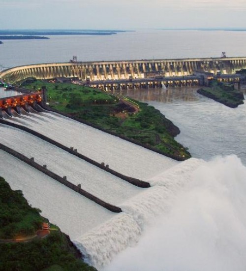 Itaipu planeja investir em novas usinas binacionais.