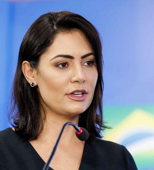 Michelle Bolsonaro tem teste positivo para covid-19.