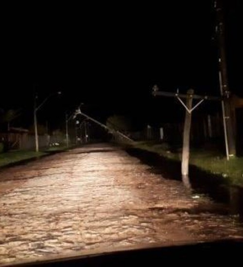 Pelo menos 49 mil pontos seguem sem luz no RS.