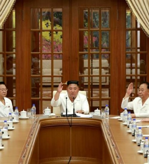 Coreia do Norte divulga imagens de Kim Jong Un.