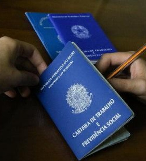 Desemprego na pandemia atinge maior patamar da série, diz IBGE.