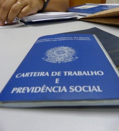 Desemprego recua, mas país ainda tem 13 milhões sem trabalho, diz IBGE.