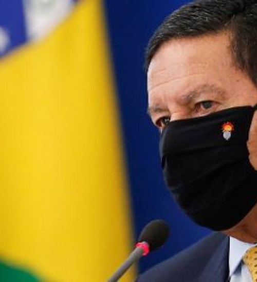 Mourão revela que trabalha para ser vice de Bolsonaro em 2022.