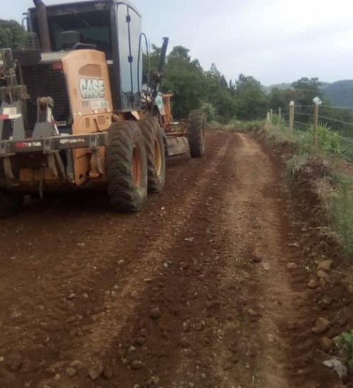 Itatiba do Sul: Secretaria de Obras faz manutenção em estradas do município.