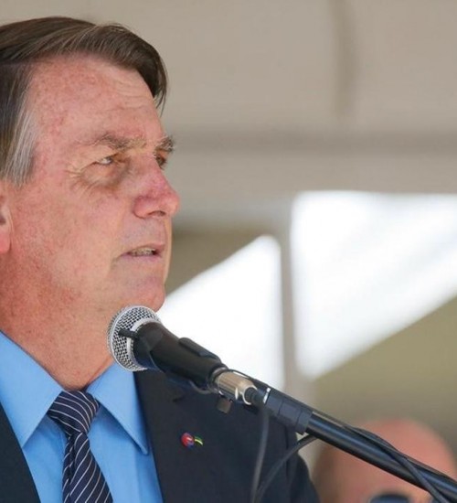 Avaliação positiva do governo Bolsonaro cai para 33%, aponta pesquisa.