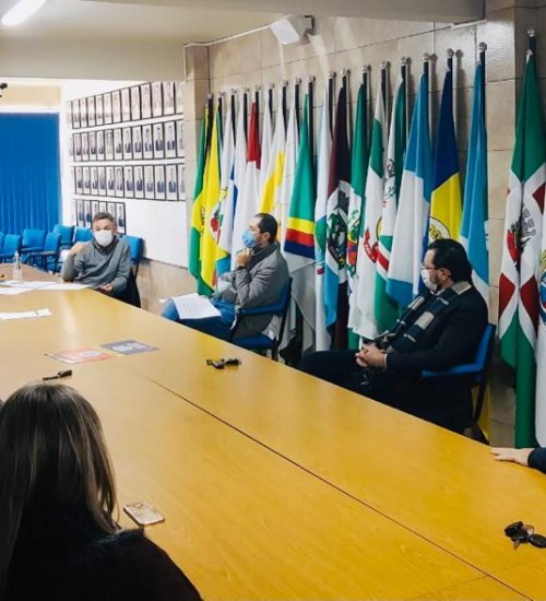 Governo do Estado acolhe plano de ação da AMAU.