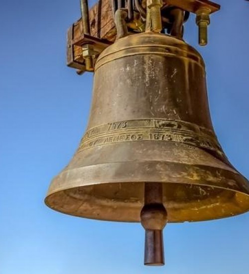 Sino é furtado de capela no interior de Quatro Irmãos.