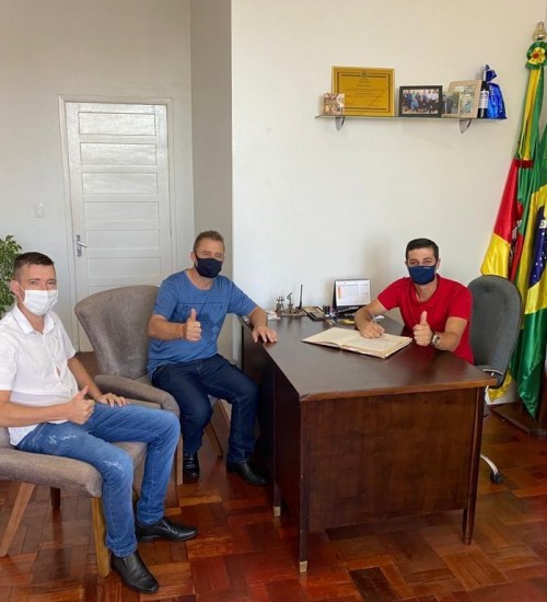 Isaías Whastchuk assume como prefeito de Itatiba do Sul.