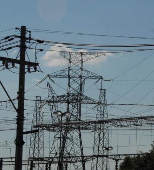Temporal ainda deixa mais de 60 mil consumidores sem luz no RS.