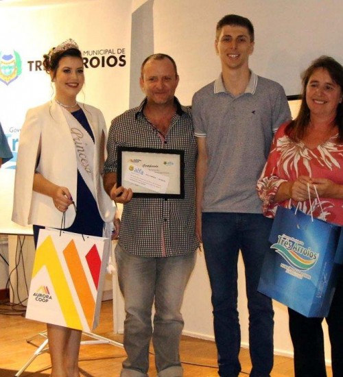 Suinocultores Barrazulenses são destaques na premiação regional.