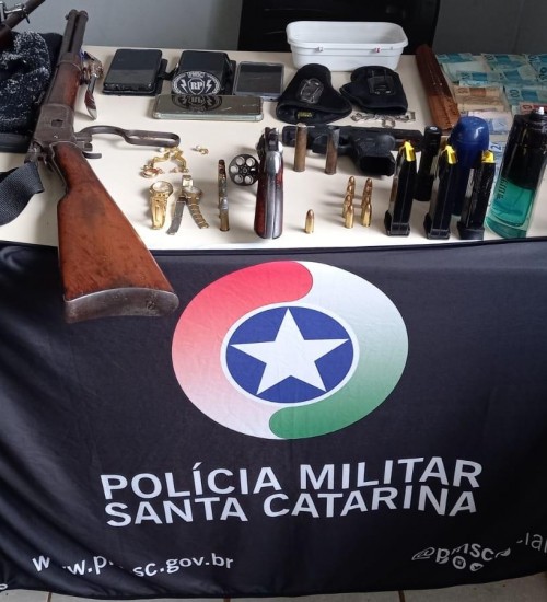 Polícia Militar prende autores de assalto no interior de Paial - SC.