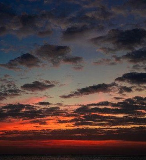 Semana começa com sol, terá chuvas e acabará com frio.