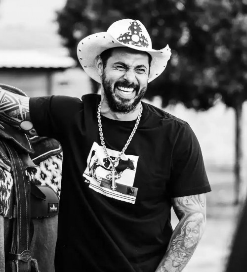 Morre cantor sertanejo João Carreiro após cirurgia no coração.