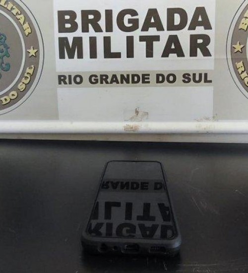 Homem é preso após avisar sobre blitz policial em grupo de mensagens.
