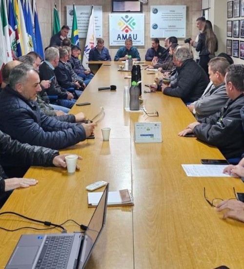 Prefeitos da AMAU planejam apoio aos municípios afetados por enchentes.