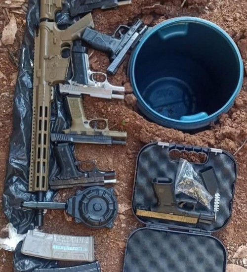 Brigada Militar apreende grande arcenal de armas de fogo em Erechim.
