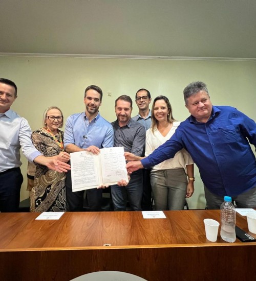 Governador entrega equipamentos e repassa recursos ao Santa Terezinha