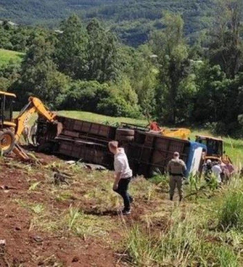 Acidente com ônibus da UFSM deixa mortos e feridos no Vale do Taquari
