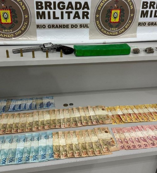 Ações da BM apreendem armas, drogas e mais de R$ 5 mil em Erechim