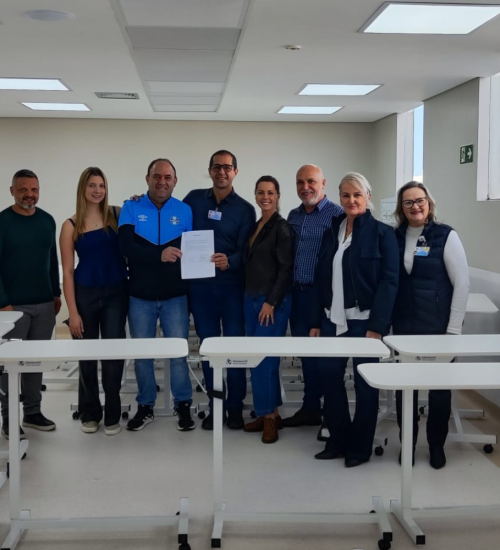 Clube do Comércio doa mesas de refeição para o Hospital Santa Terezinha