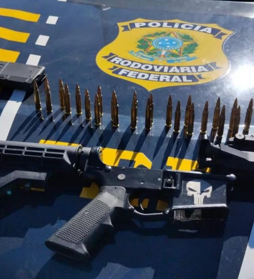 Polícia prende dois homens com fuzil e munição em Sarandi
