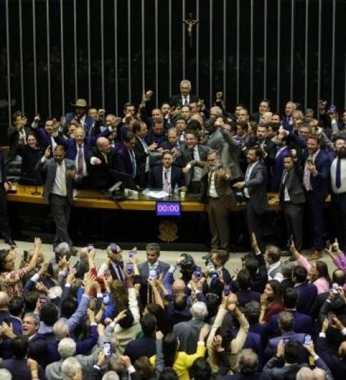 Fim do foro: moeda de troca da direita, PEC não beneficiaria Bolsonaro