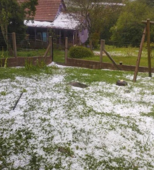 Temporal e chuva de granizo na tarde deste domingo em Seara