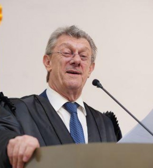 Conselheiro Iradir Pietroski é empossado presidente do TCE-RS.