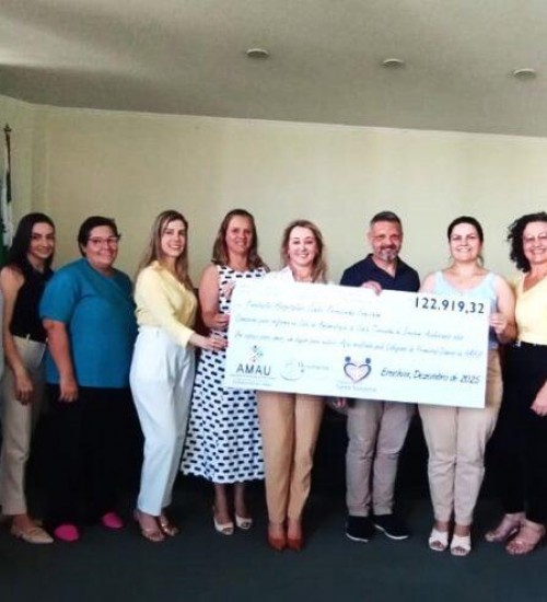 Primeiras-damas da AMAU repassam recursos para o Santa Terezinha