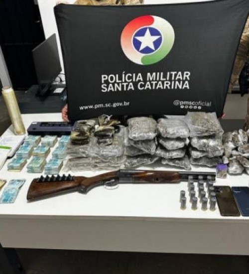 Polícia apreende quase 12 kg de drogas, arma e R$ 88 mil em Chapecó