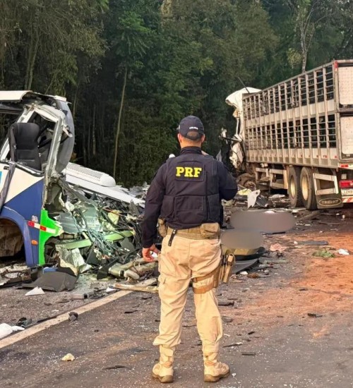 Caminhão de Erechim se envolve em colisão com 23 mortos no Paraná