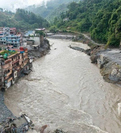 Números de mortos entre Nepal e Tibete se aproxima de 400