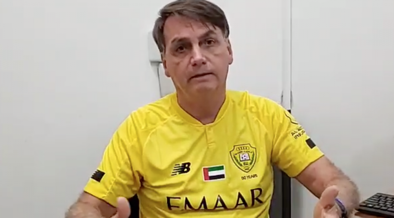 Bolsonaro tenta fazer live e apanha da internet.