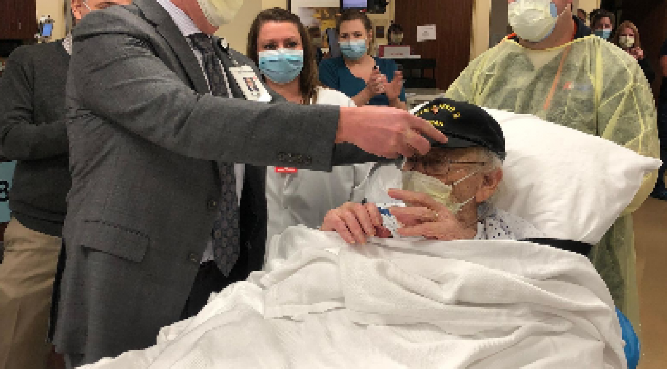Idoso de 100 anos, veterano da 2ª Guerra Mundial, se recupera da Covid-19 .