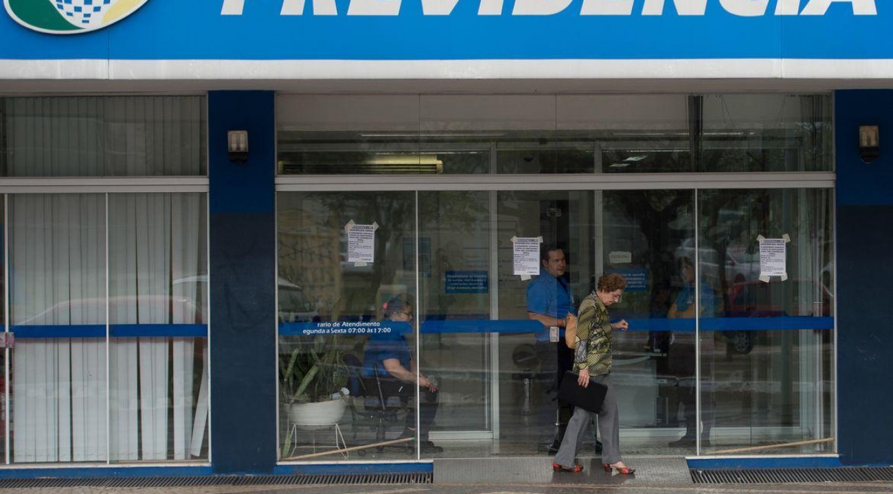 Projeto aprovado na Câmara dispensa perícia de doenças graves no INSS.