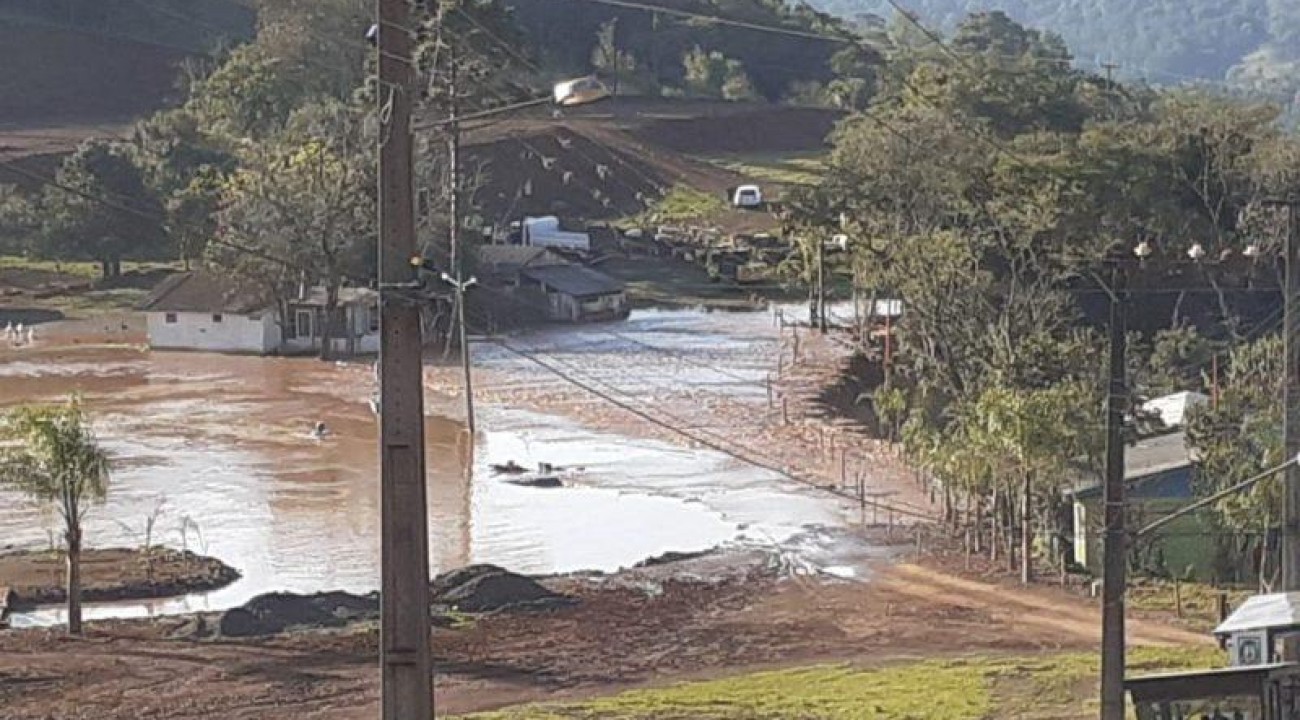 Açude rompe em Joaçaba (SC).