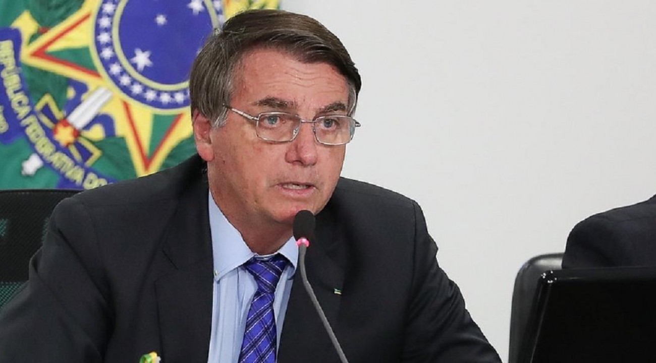 Bolsonaro oficializa coronel como número 2 do Ministério da Saúde.